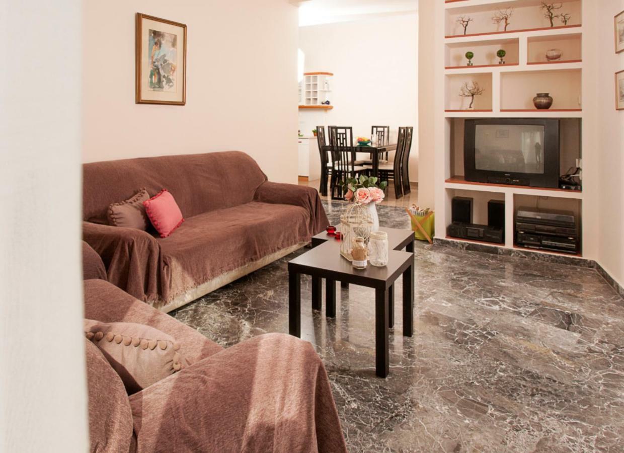 Relaxing Appt. Into The Heart Of Historical Center Apartment Kalamata Exterior photo